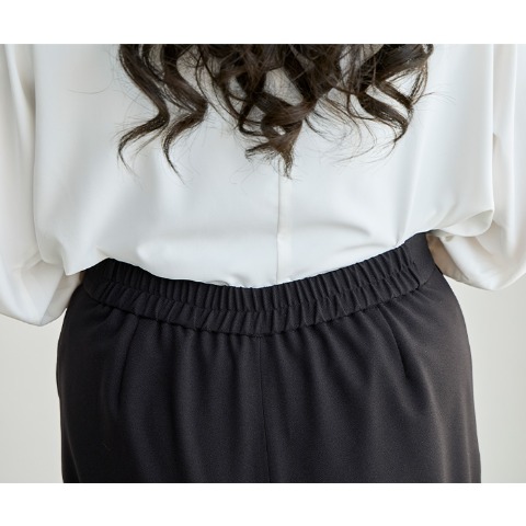 レディース　テーパードパンツ（Runa）