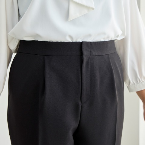 レディース　テーパードパンツ（Runa）