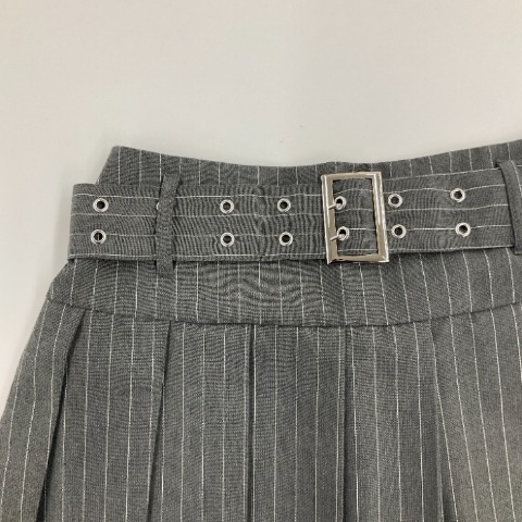 レディース　ピンストライププリーツスカート（きゅるりんってしてみて）