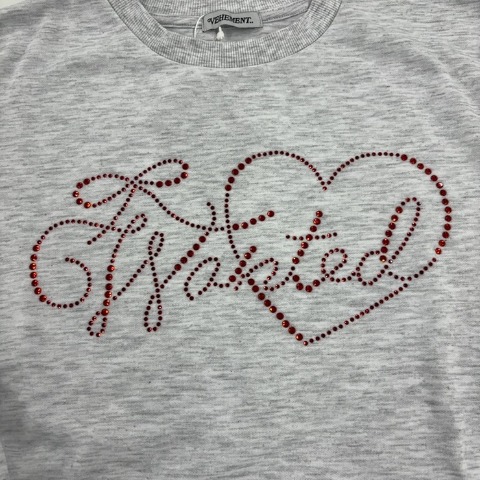 レディース　ラインストーンロゴプルオーバー（きゅるりんってしてみて）