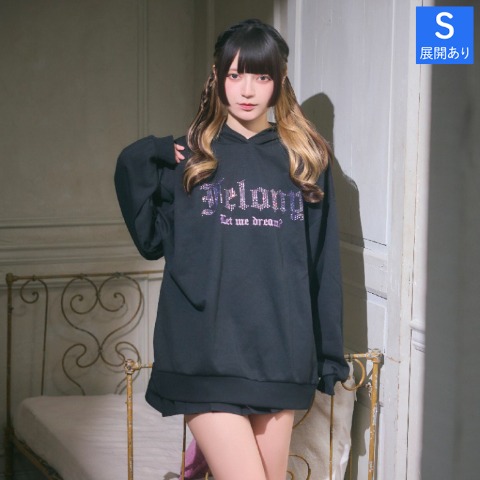 レディース　ラインストーンロゴチュニックプルオーバー（きゅるりんってしてみて）