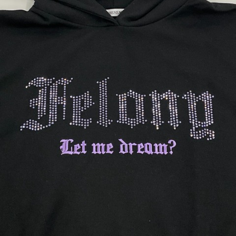 レディース　ラインストーンロゴチュニックプルオーバー（きゅるりんってしてみて）