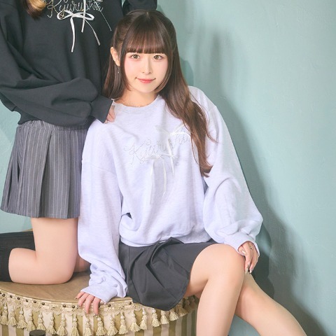 レディース　ラインストーンロゴリボンプルオーバー（きゅるりんってしてみて）