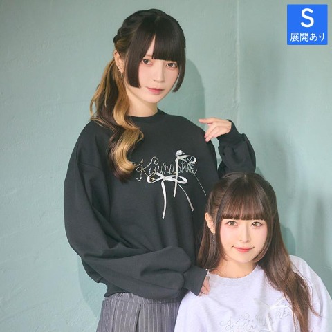 レディース　ラインストーンロゴリボンプルオーバー（きゅるりんってしてみて）