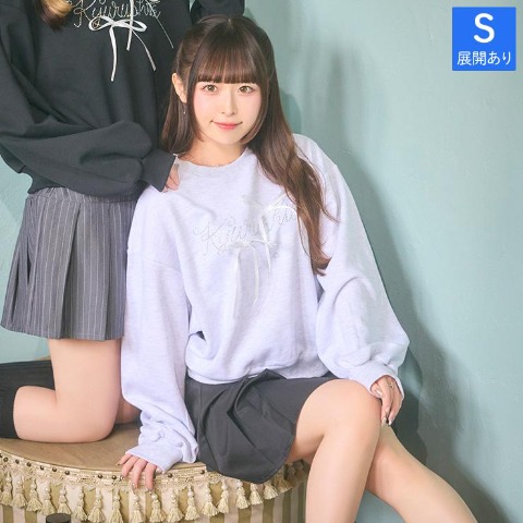 レディース　ラインストーンロゴリボンプルオーバー（きゅるりんってしてみて）