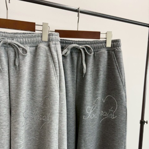 レディース　ラインストーンロゴスウェットパンツ（桃華姉妹）