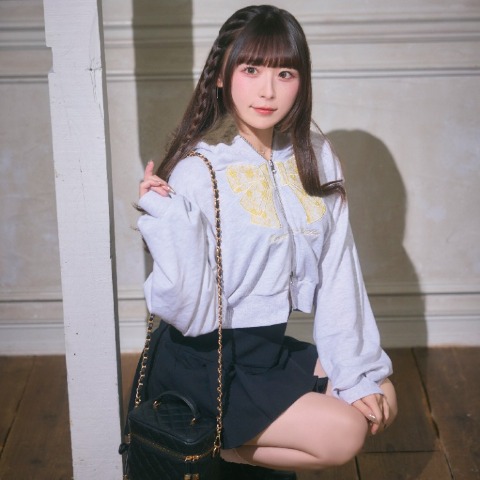 レディース　フードファーレースリボンジップパーカ（きゅるりんってしてみて）