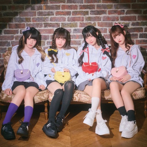 レディース　ハートロゴジップパーカ（きゅるりんってしてみて）