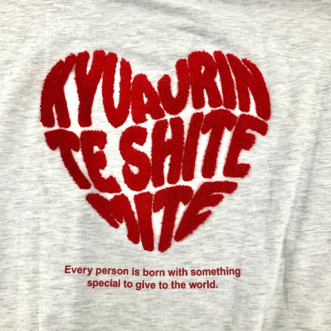 レディース　ハートロゴジップパーカ（きゅるりんってしてみて）