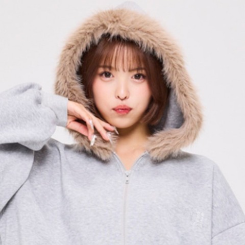 レディース　ラインストーン使いパーカ（VEHEMENT..）