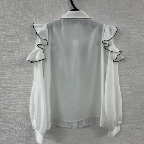 レディース　ボウタイリボン付きフリルブラウス（サノカナメ）