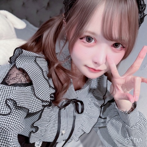 レディース　ボウタイリボン付きフリルブラウス（サノカナメ）