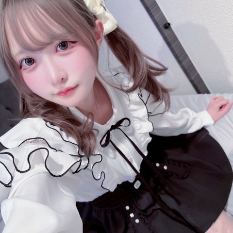 レディース　ボウタイリボン付きフリルブラウス（サノカナメ）