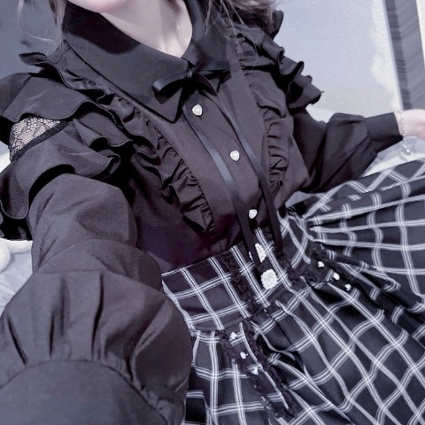 レディース　ボウタイリボン付きフリルブラウス（サノカナメ）