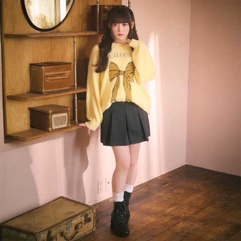 レディース　リボンロゴニットプルオーバー（きゅるりんてしてみて）