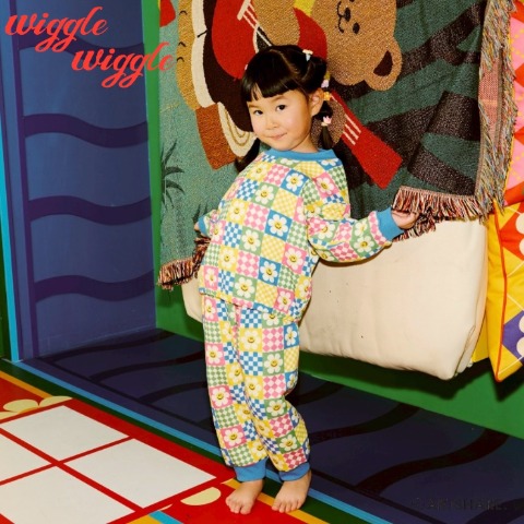 ベビー　パジャマ（90・100cm・wiggle wiggle）