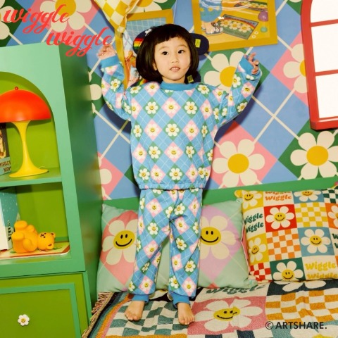 ベビー　パジャマ（90・100cm・wiggle wiggle）