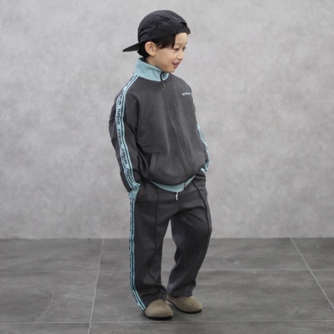 ベビー　ジャケット（90･100cm・UMBRO）