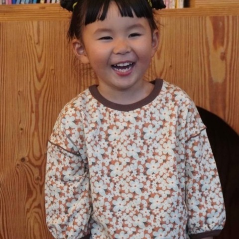 ベビー　総柄メロウトップス（90・100cm・JUO/airi）