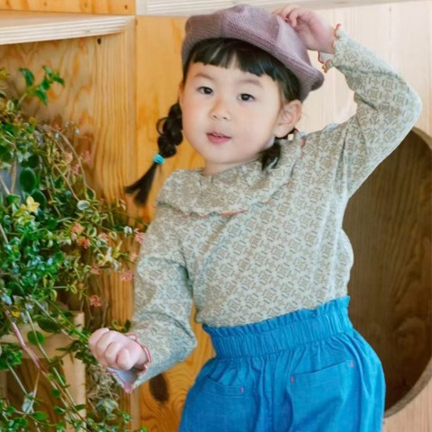 ベビー　襟フリル総柄トップス（90・100cm・JUO/airi）