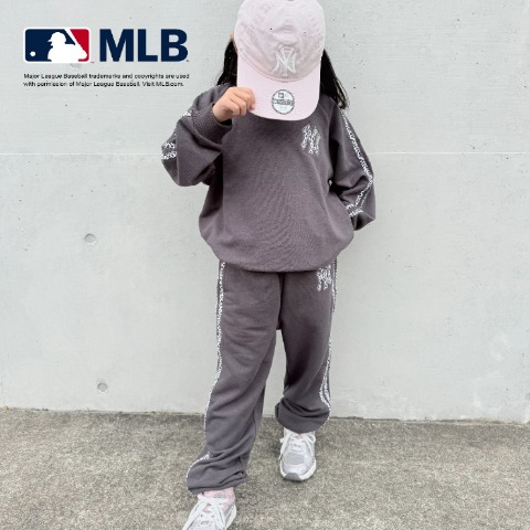 ベビー　トレーナー（90・100cm・MLB）