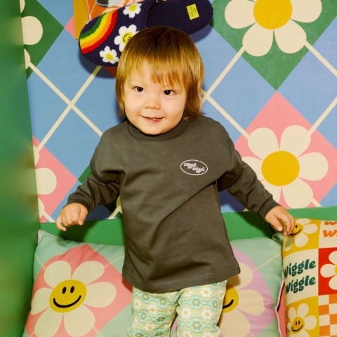 ベビー　長袖Tシャツ（90・100cm・wiggle wiggle）