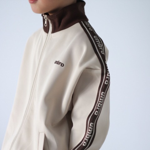 キッズ　パーカー（110～130cm・UMBRO）