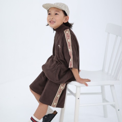 キッズ　トップス（140～170cm・UMBRO）