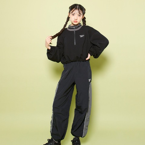 キッズ　トレーナー（150・160cm・Reebok）