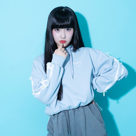 キッズ　プルパーカ（140・150cm・Lily Chuu)