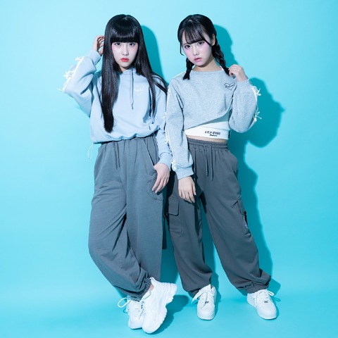 キッズ　プルパーカ（140・150cm・Lily Chuu)