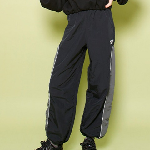 キッズ　ロングパンツ（150・160cm・Reebok）