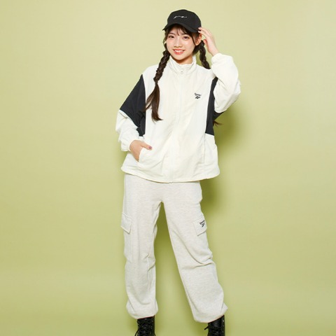 キッズ　ジャケット（150・160cm・Reebok）