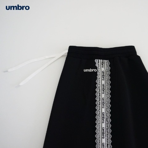 キッズ　スカート（140cm～170cm・UMBRO）