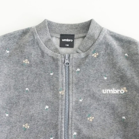 キッズ　パーカ（110cm～130cm・UMBRO）