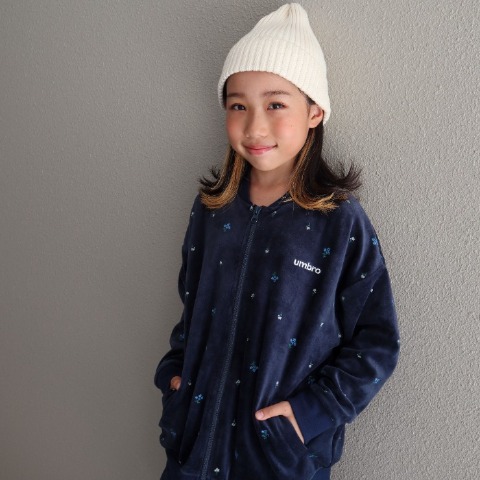キッズ　パーカ（110cm～130cm・UMBRO）