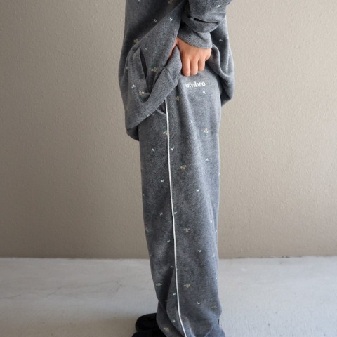 キッズ　パンツ（110～130cm・UMBRO）