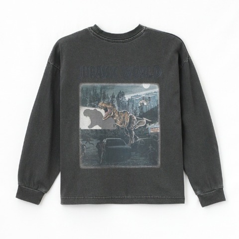 キッズ　長袖Ｔシャツ（120・130cm・ジュラシックワールド）