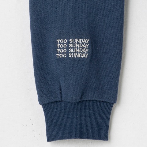 キッズ　トレーナー（110cm～130cm・TOO SUNDAY）