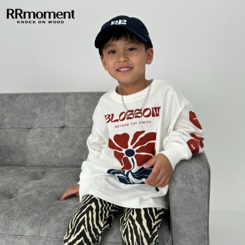 キッズ　ロングTシャツ(110～130cm・RRmoment/RINA)