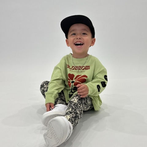 キッズ　ロングTシャツ(110～130cm・RRmoment/RINA)