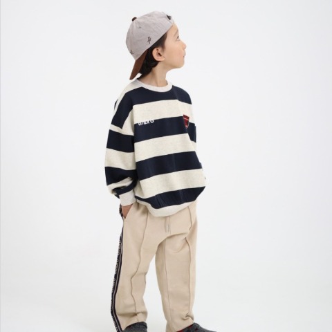 キッズ　トレーナー（110～130cm・UMBRO/とうくん）