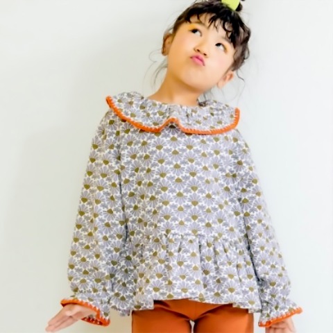 キッズ　airi総柄ピエロトップス　（110～120cm　JUO）