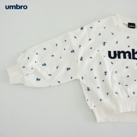キッズ　トレーナー（110cm～130cm・UMBRO）