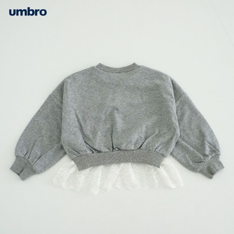 キッズ　トレーナー（110cm～130cm・UMBRO）