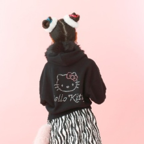 キッズ　プルオーバー（120cm・130cm・ハローキティ）