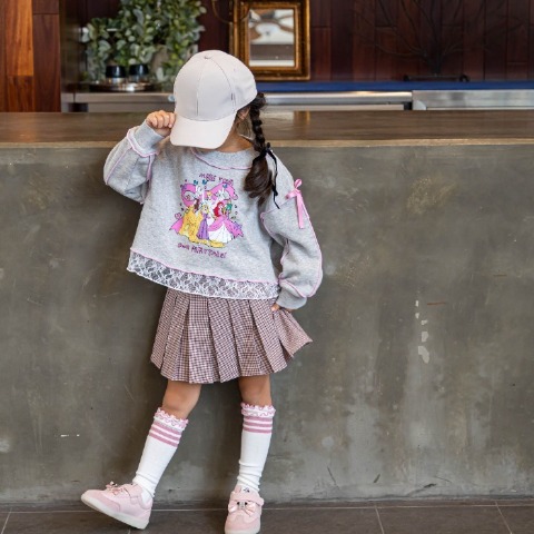 キッズ　トレーナー（110～130cm・Disney/anna）