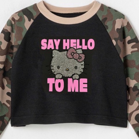 キッズ　プルオーバー（120・130cm・ハローキティ）