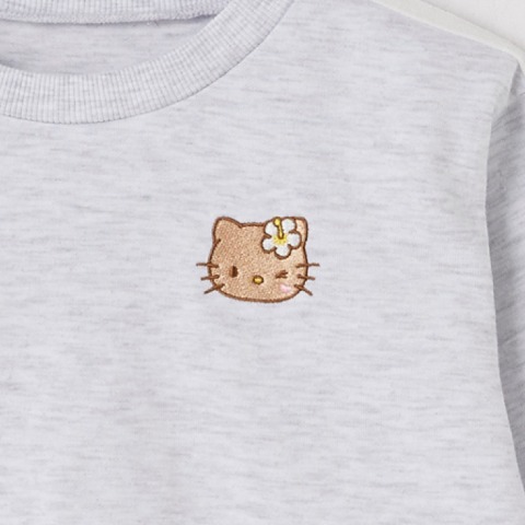 キッズ　プルオーバー（120・130cm・ハローキティ）
