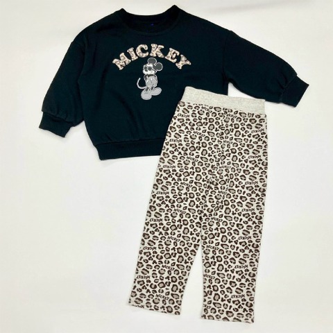 キッズ　セットスーツ（110・120cm・Disney)